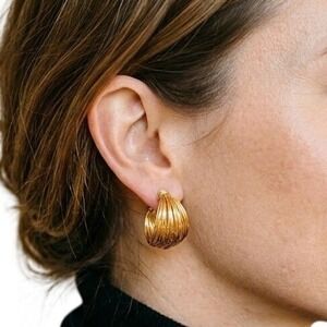 Les Bernard Vintage Gold Tone Multi Strand Wire Wrap Screw Back Hoop Earrings